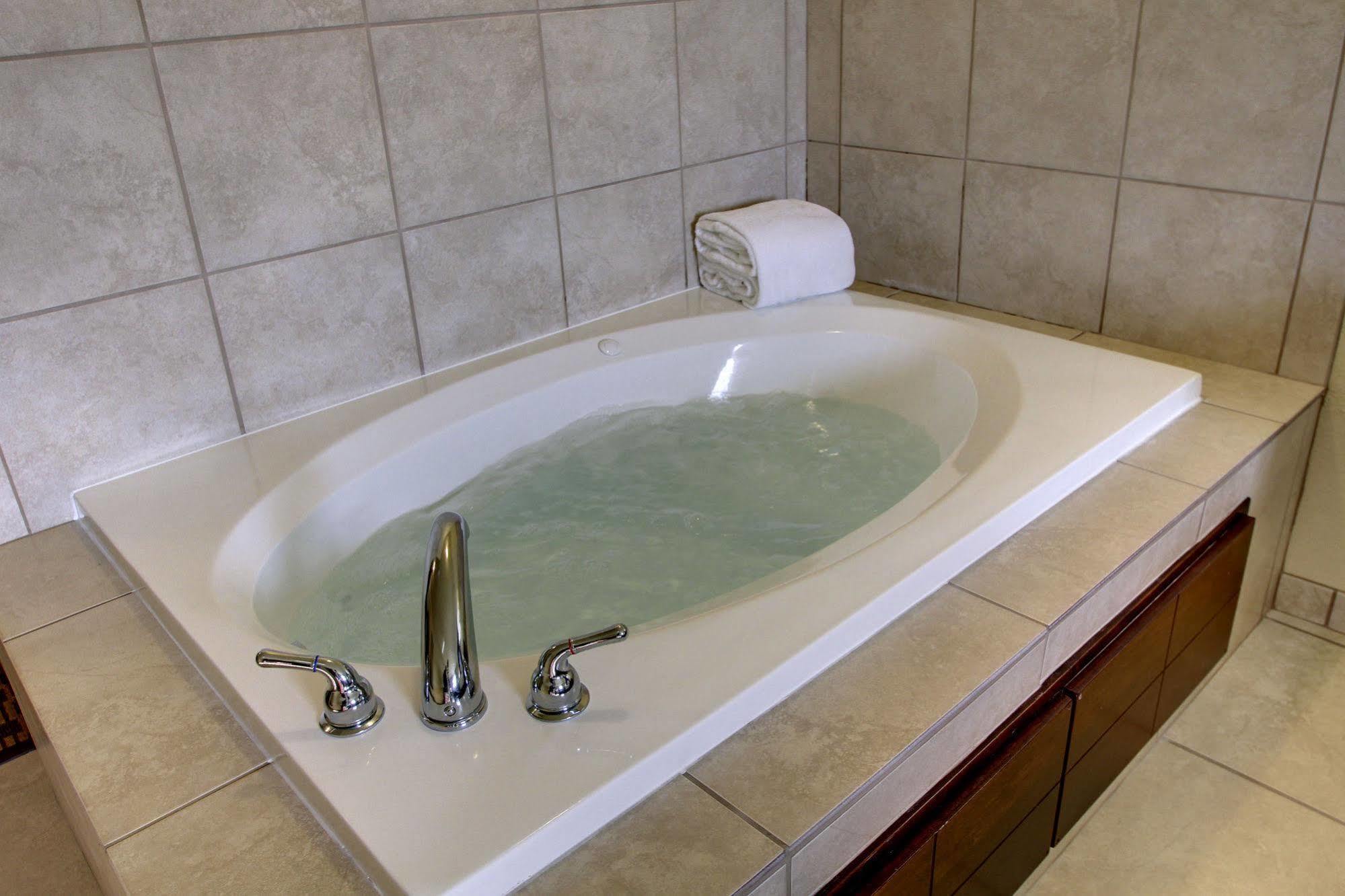 Cobblestone Inn & Suites - Hartington Экстерьер фото