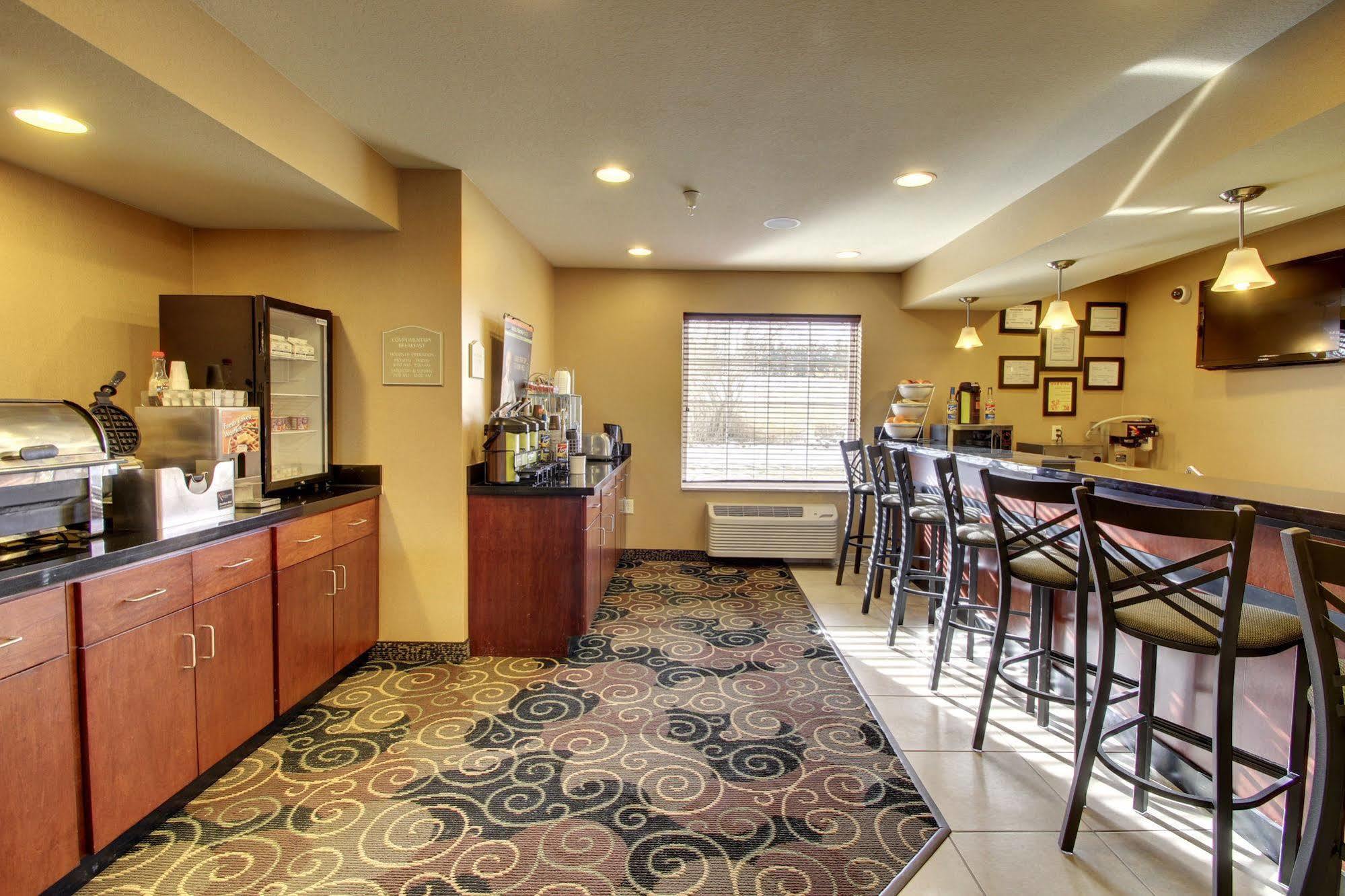Cobblestone Inn & Suites - Hartington Экстерьер фото