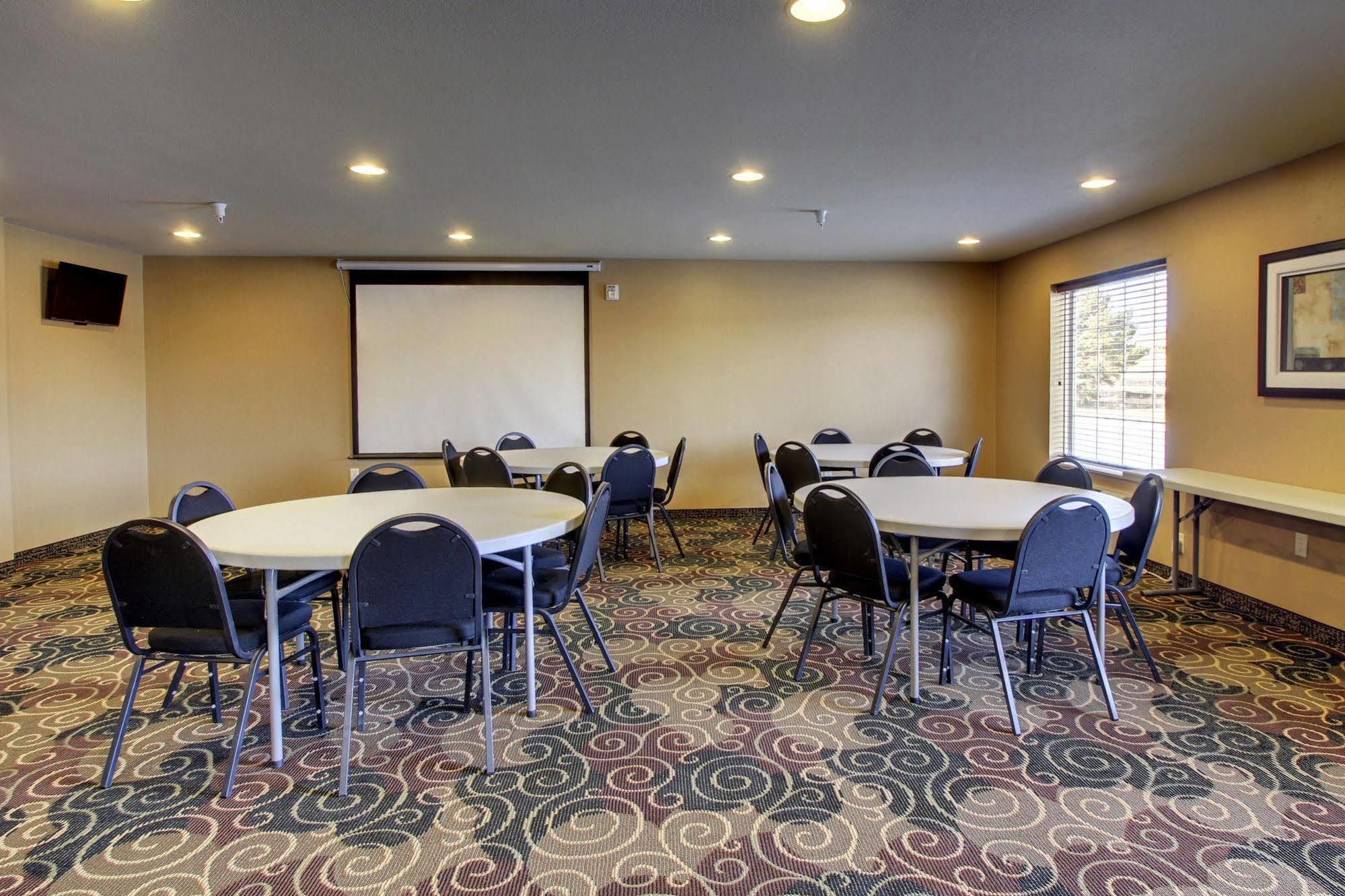 Cobblestone Inn & Suites - Hartington Экстерьер фото