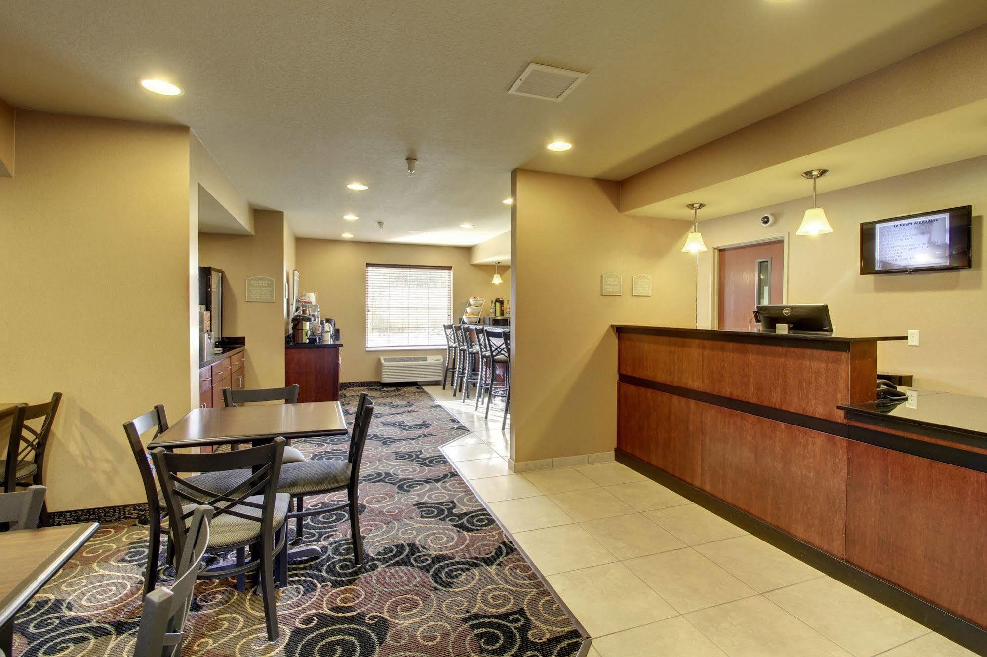Cobblestone Inn & Suites - Hartington Экстерьер фото